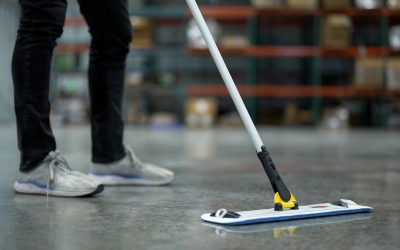 Rubbermaid® HYGEN™ Quick-Connect Mop Frame – 17″ for Wet or Dry/Dust Pads